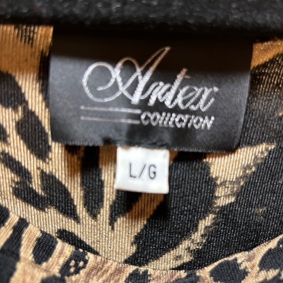 Size Large Animal print Tunic - Picture 2 of 8